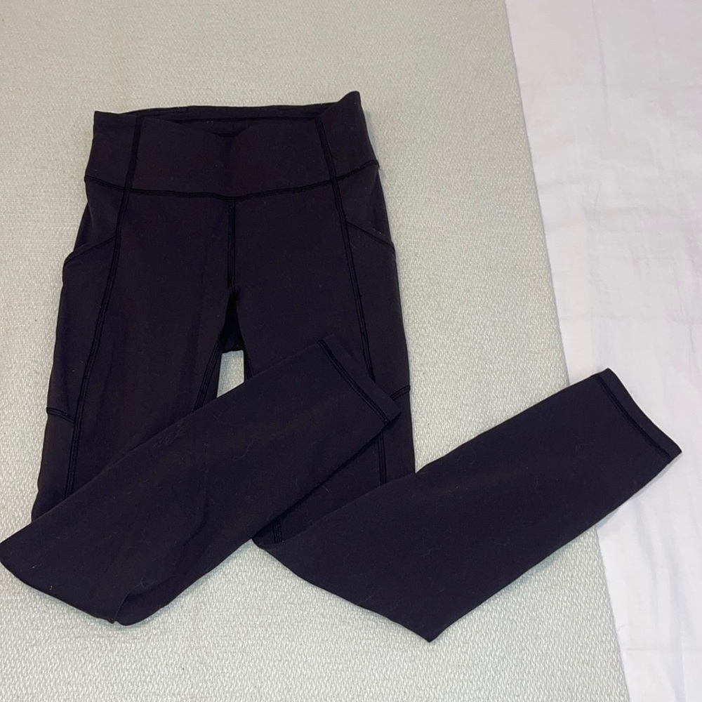 Lululemon Black leggings with pockets size 4